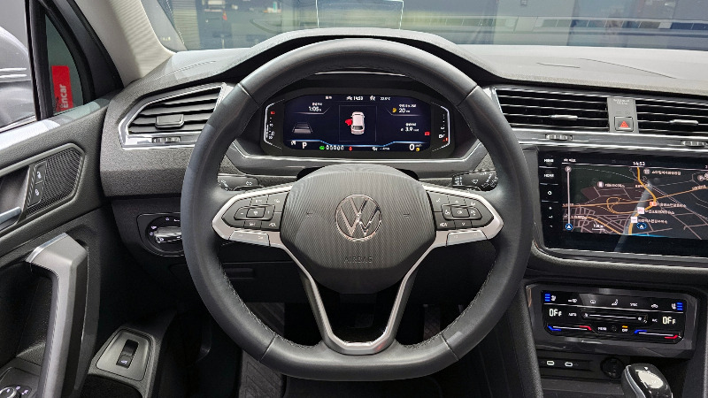 car Volkswagen Tiguan id49418 photo #13