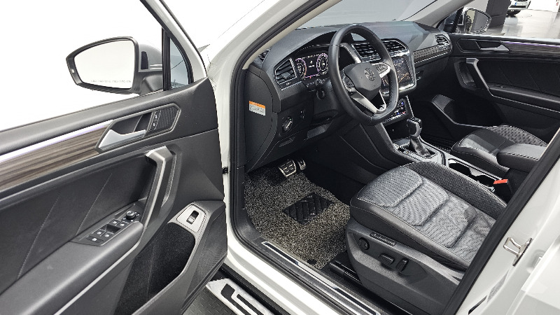 car Volkswagen Tiguan id49425 photo #11
