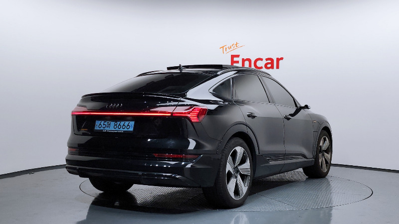 car Audi e-tron id49624 photo #2