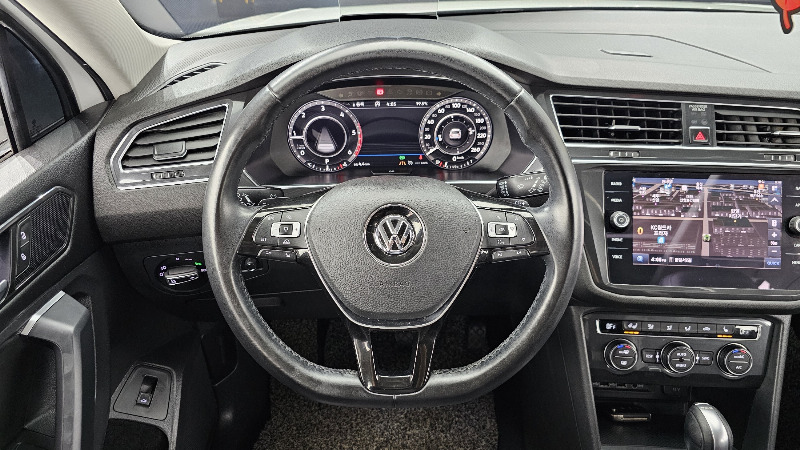 car Volkswagen Tiguan id50165 photo #13