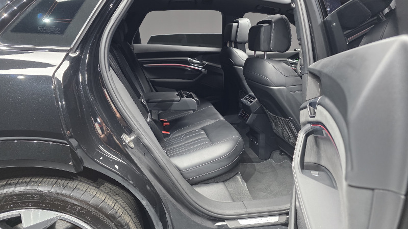 car Audi e-tron id50185 photo #11