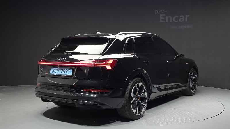 car Audi e-tron id50185 photo #2