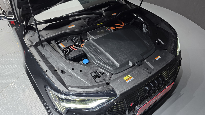 car Audi e-tron id50185 photo #6