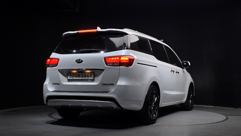 car KIA Carnival id51112 photo #2