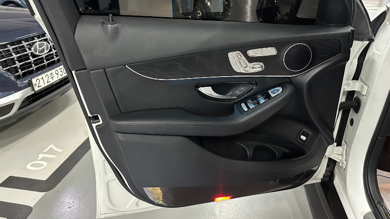 car Mercedes Benz GLC id51536 photo #16