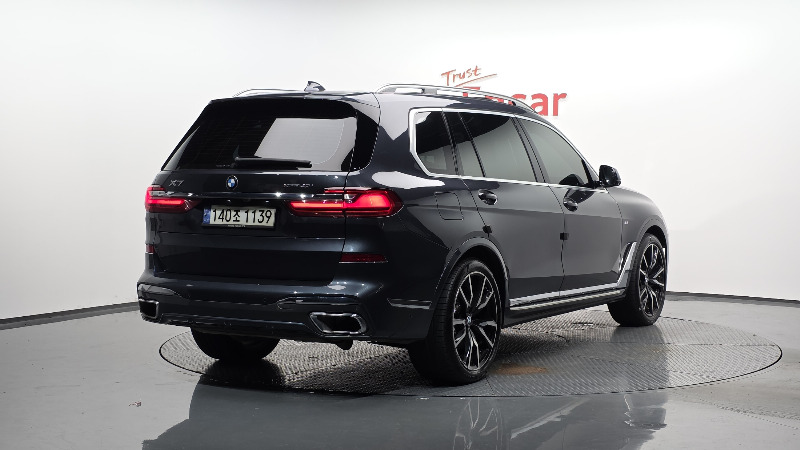 car BMW X7 id51926 photo #2