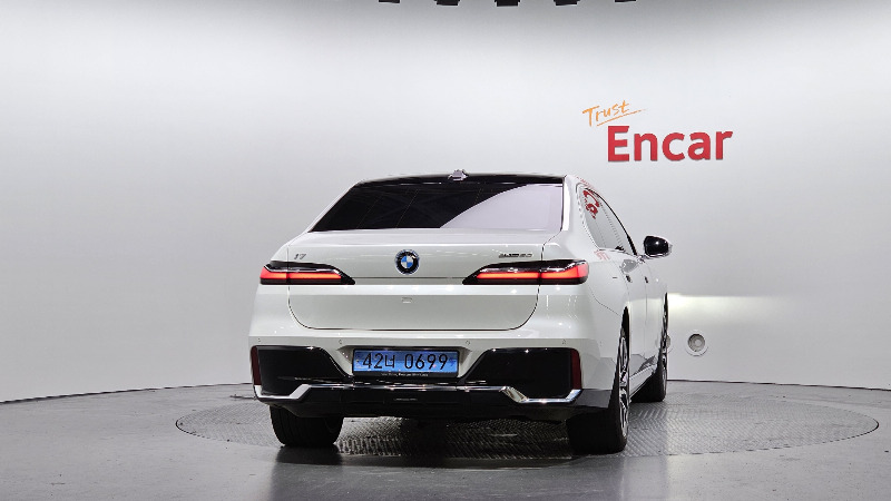 car BMW i7 id51941 photo #4