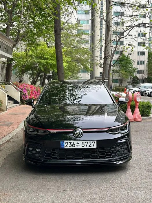car Volkswagen Golf id52015 main photo