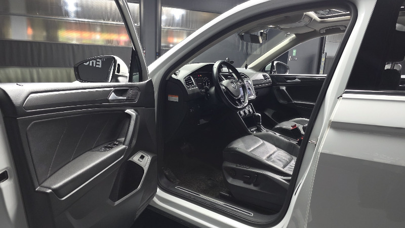 car Volkswagen Tiguan id52018 photo #10