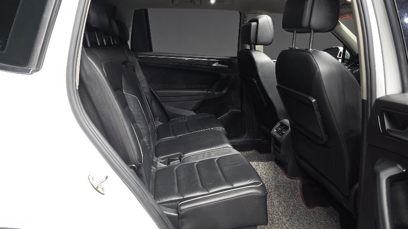car Volkswagen Tiguan id52018 photo #12
