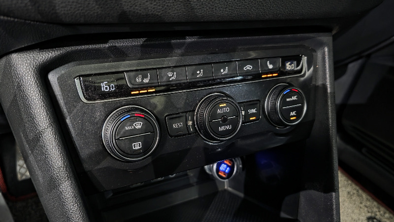 car Volkswagen Tiguan id52018 photo #17