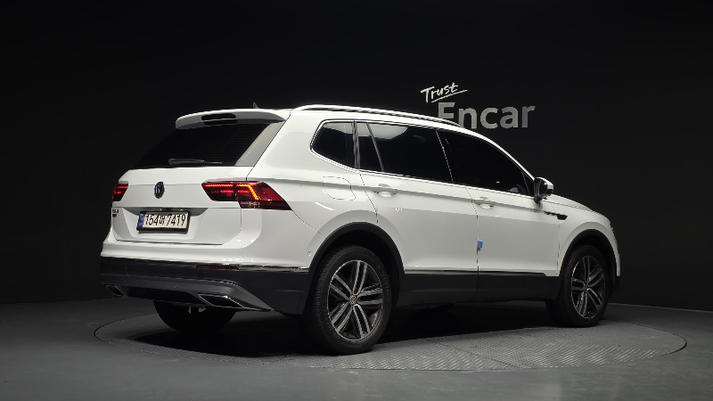 car Volkswagen Tiguan id52018 photo #2