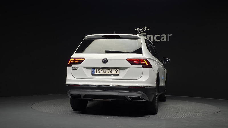 car Volkswagen Tiguan id52018 photo #4