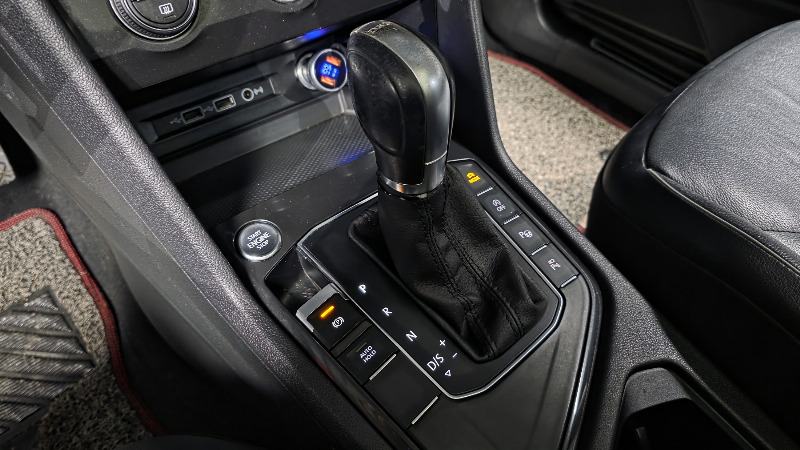 car Volkswagen Tiguan id52018 photo #9