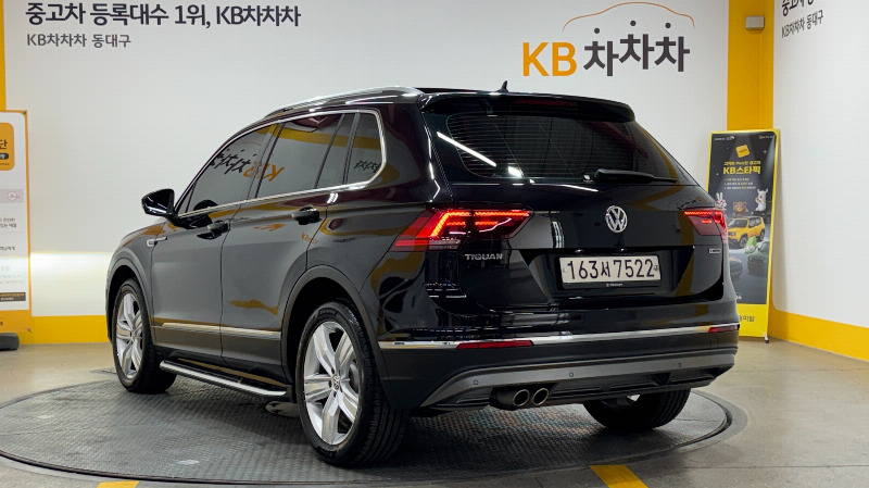 car Volkswagen Tiguan id52033 photo #2