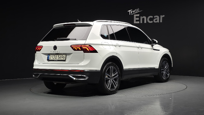 car Volkswagen Tiguan id52036 photo #2