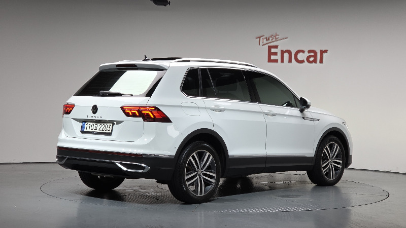car Volkswagen Tiguan id52037 photo #2