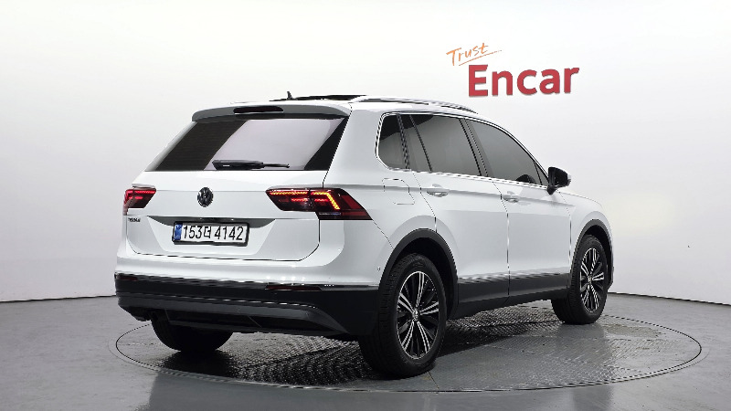 car Volkswagen Tiguan id52041 photo #2