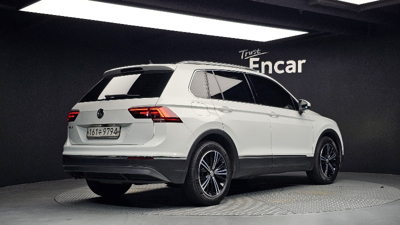 car Volkswagen Tiguan id52045 photo #2