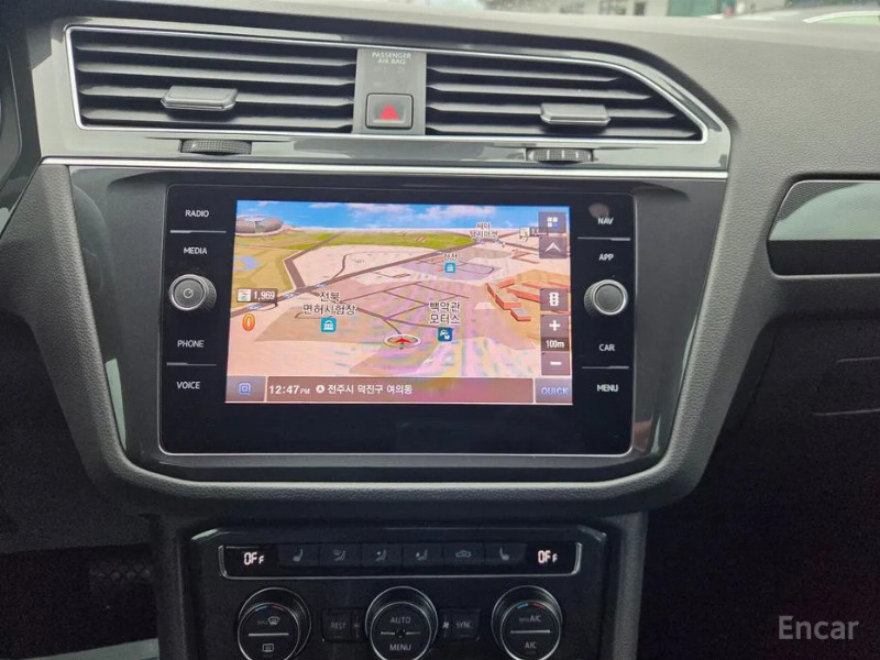 car Volkswagen Tiguan id52047 photo #14