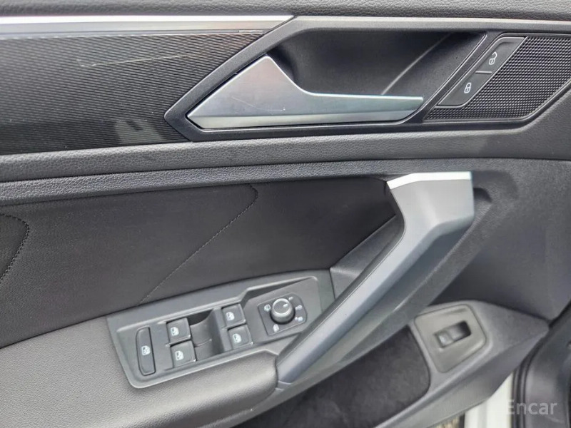 car Volkswagen Tiguan id52047 photo #17