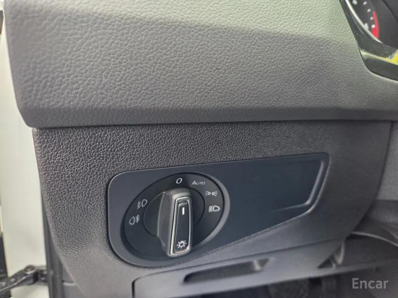 car Volkswagen Tiguan id52047 photo #18