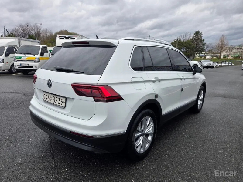 car Volkswagen Tiguan id52047 photo #2