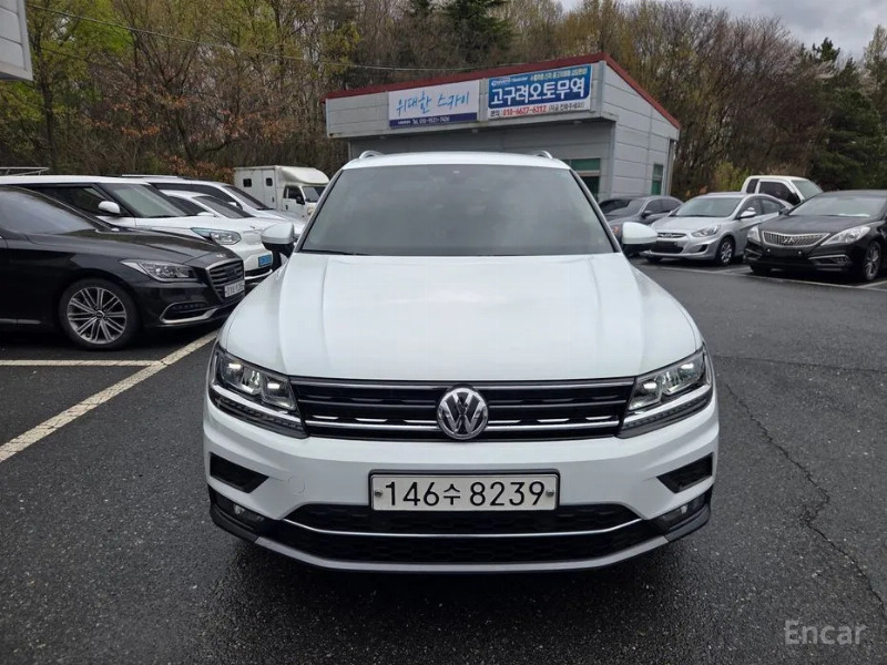 car Volkswagen Tiguan id52047 photo #3