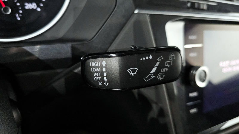 car Volkswagen Tiguan id52050 photo #18