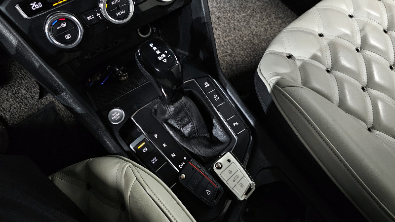 car Volkswagen Tiguan id52050 photo #9