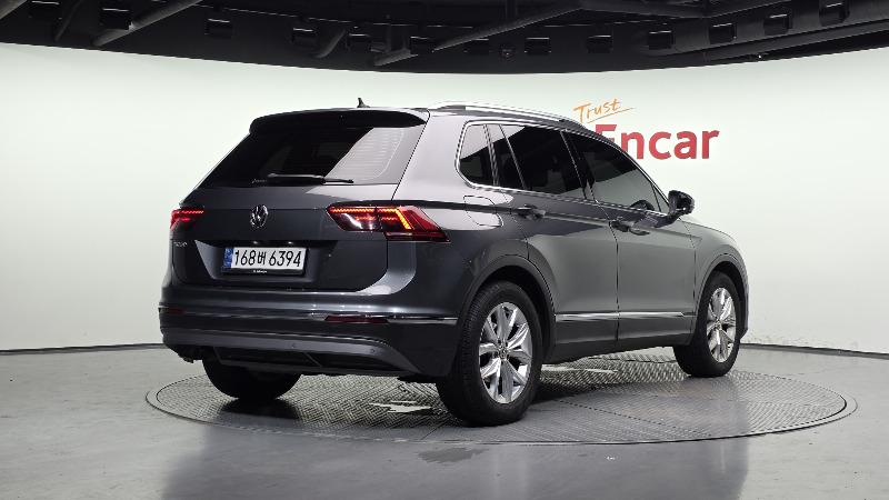 car Volkswagen Tiguan id52059 photo #2