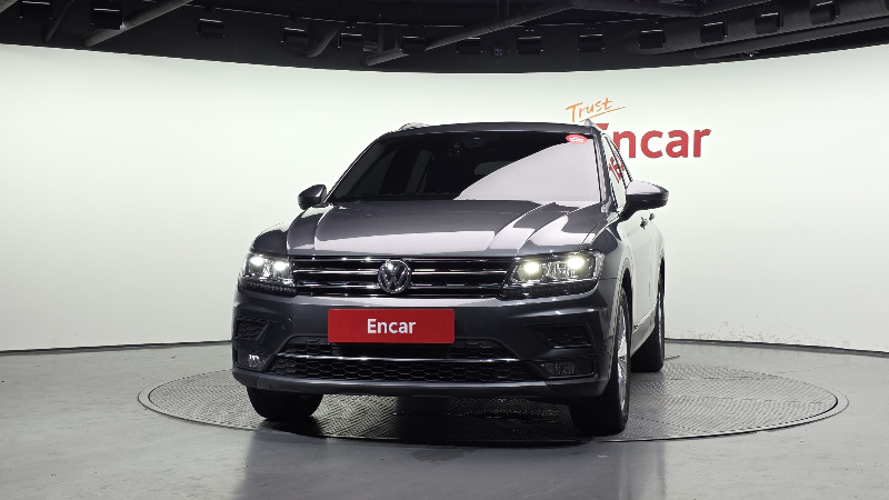 car Volkswagen Tiguan id52059 photo #3