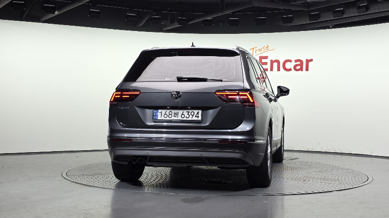 car Volkswagen Tiguan id52059 photo #4