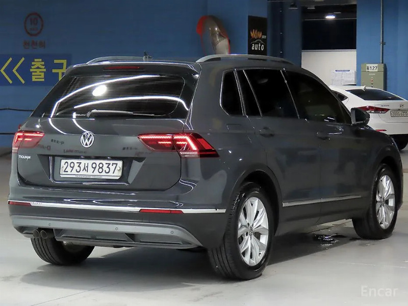 car Volkswagen Tiguan id52063 photo #2