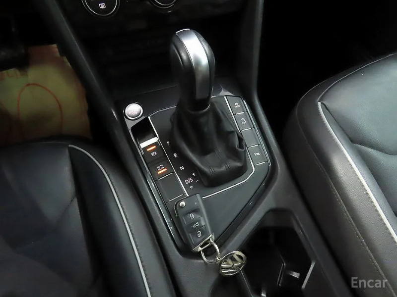 car Volkswagen Tiguan id52063 photo #9