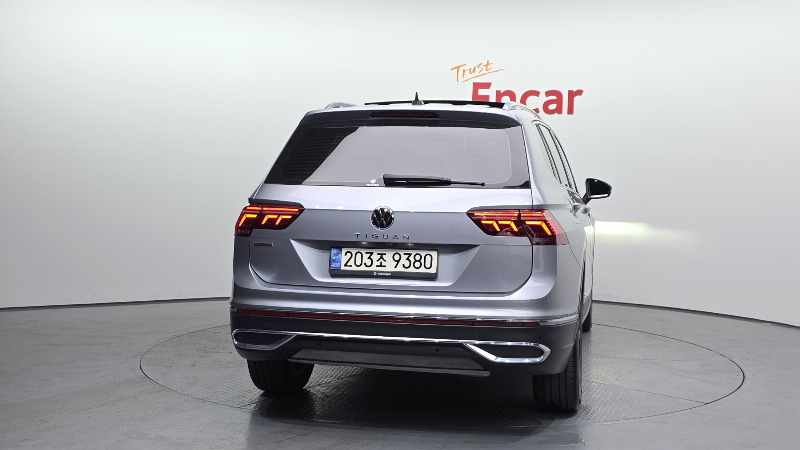car Volkswagen Tiguan id52076 photo #4