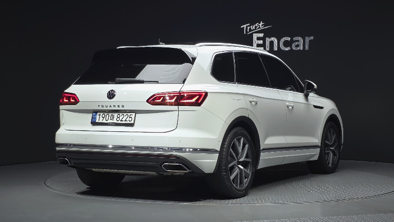 car Volkswagen Touareg id52079 photo #2