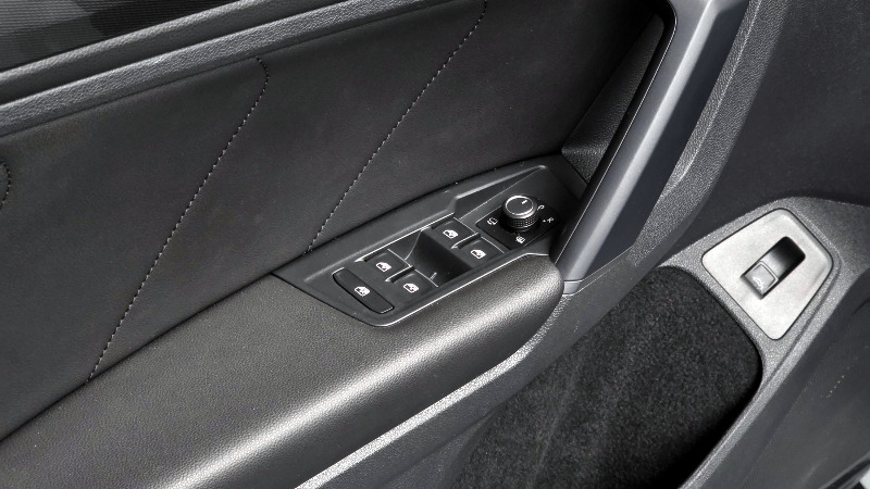 car Volkswagen Tiguan id52091 photo #17