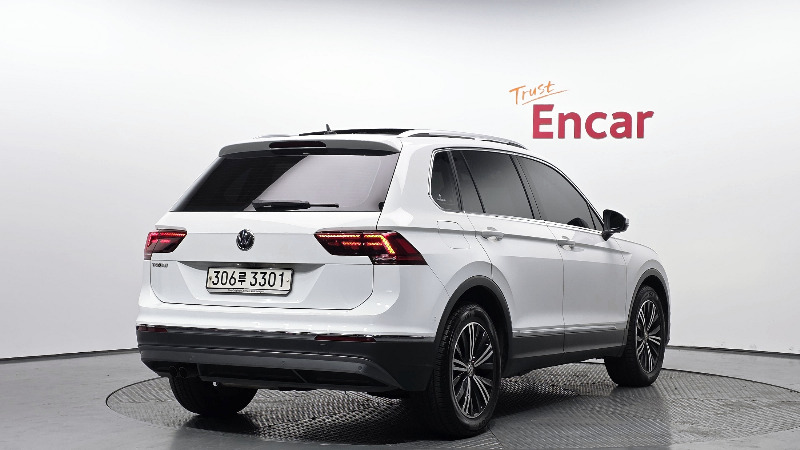 car Volkswagen Tiguan id52091 photo #2