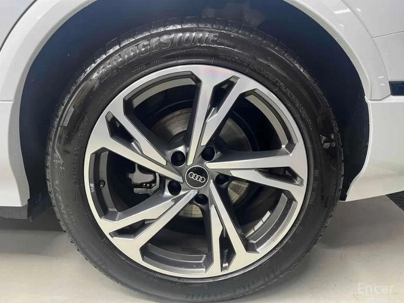 car Audi Q6 e-tron id52664 photo #5