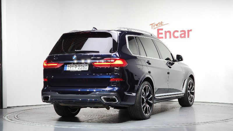 car BMW X7 id52972 photo #2