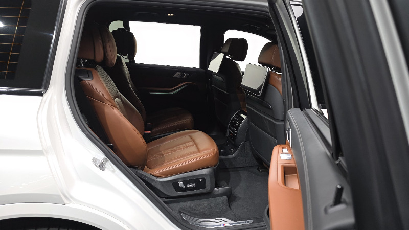 car BMW X7 id52976 photo #12