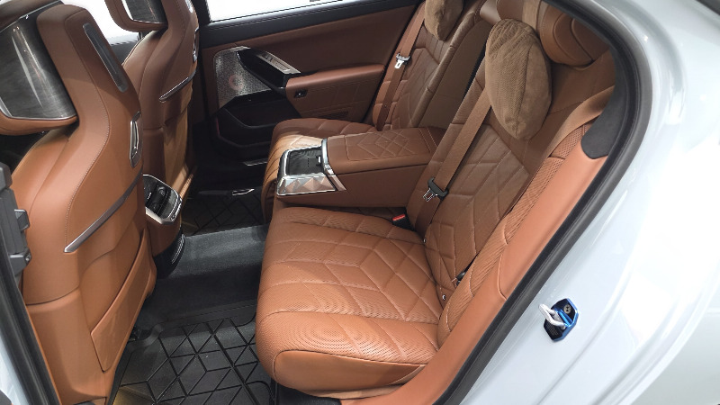 car BMW i7 id53287 photo #12