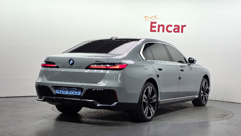 car BMW i7 id53287 photo #2