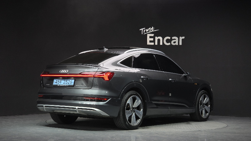 car Audi e-tron id53385 photo #2