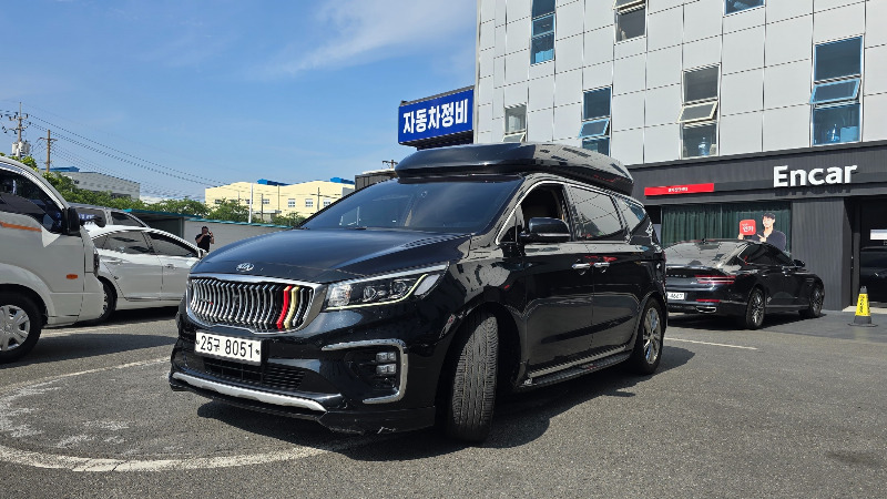 car KIA Carnival id53619 photo #2