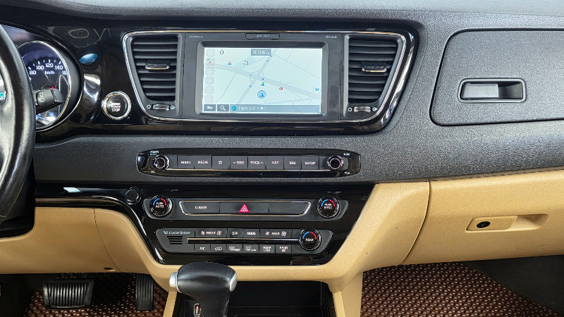 car KIA Carnival id53786 photo #14