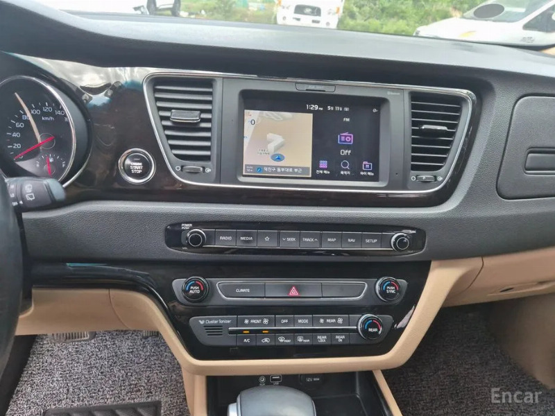 car KIA Carnival id53980 photo #8