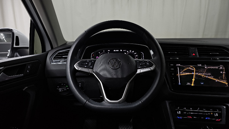car Volkswagen Tiguan id54654 photo #13