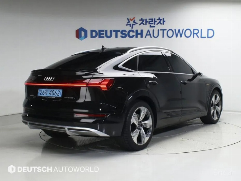 car Audi e-tron id54794 photo #2
